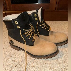 Timberland Men's Tan and Black Boots Size 9